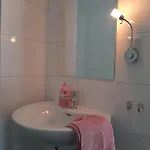 Geschakelde Recreatiewoning Met Omheinde Tuin