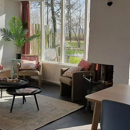 Vakantiehuis Geschakelde Recreatiewoning Met Omheinde Tuin