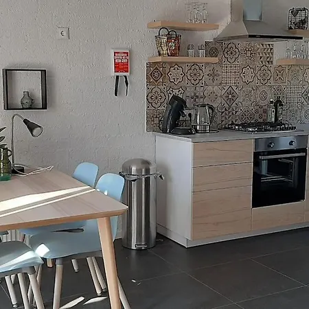 Geschakelde Recreatiewoning Met Omheinde Tuin