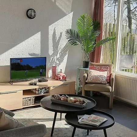 Vakantiehuis Geschakelde Recreatiewoning Met Omheinde Tuin