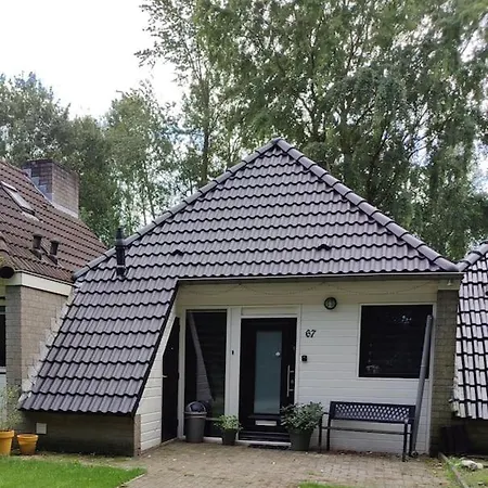 Geschakelde Recreatiewoning Met Omheinde Tuin