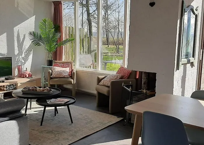 Casa de Férias Geschakelde Recreatiewoning Met Omheinde Tuin