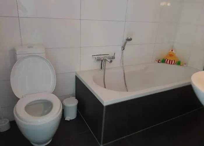 Casa de Férias Geschakelde Recreatiewoning Met Omheinde Tuin Posterholt