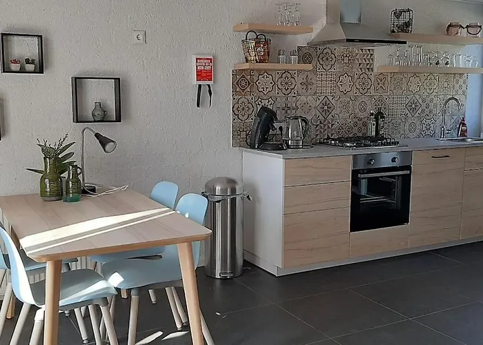 Geschakelde Recreatiewoning Met Omheinde Tuin