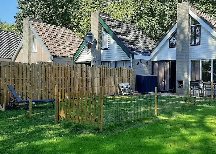 Vakantiehuis Geschakelde Recreatiewoning Met Omheinde Tuin