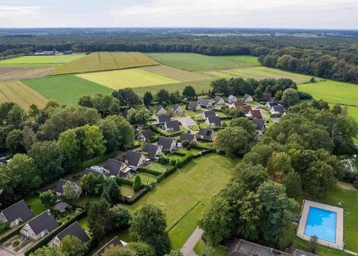 Geschakelde Recreatiewoning Met Omheinde Tuin